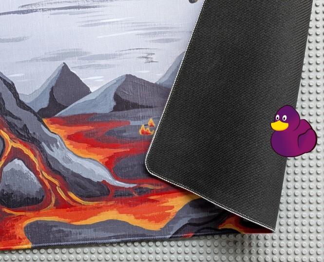 Premium Spielmatte (60 x 35cm) | "Feurige Berge"